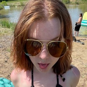 Meet your Posher, Eve